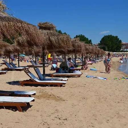 Flores Garden Pool & Sea View * チェルノモレツ