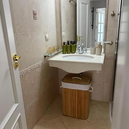 Flores Garden Pool & Sea View Daire *