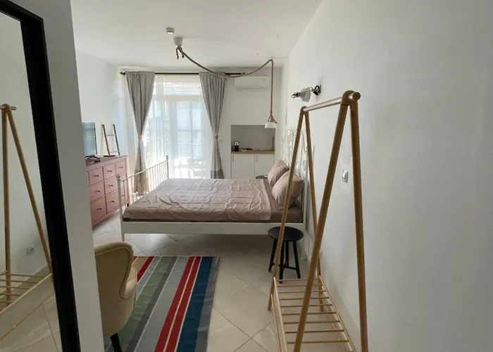 Flores Garden Pool & Sea View Апартаменты *